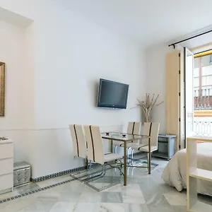 Holidays Isbilia Centro Apartamento